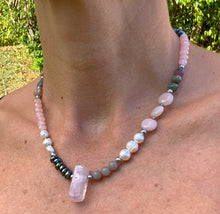 Cargar imagen en el visor de la galería, Rose Quartz Necklace
